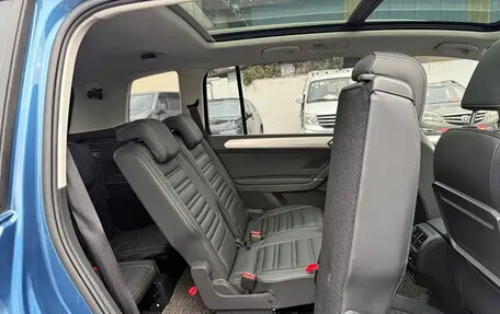 Volkswagen Touran III, 2022 год, 1 700 999 рублей, 12 фотография