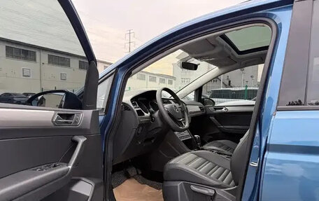 Volkswagen Touran III, 2022 год, 1 700 999 рублей, 21 фотография