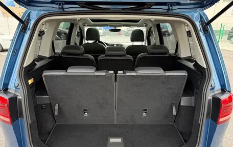 Volkswagen Touran III, 2022 год, 1 700 999 рублей, 25 фотография