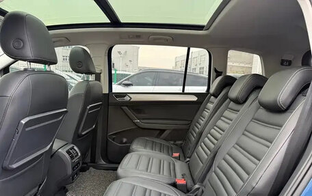 Volkswagen Touran III, 2022 год, 1 700 999 рублей, 27 фотография