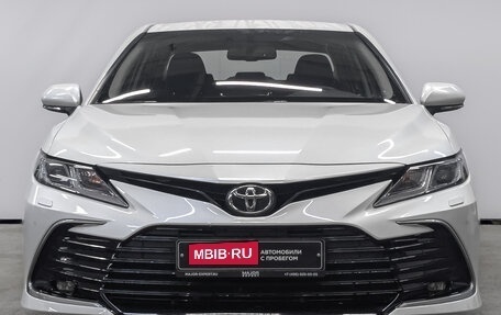 Toyota Camry, 2022 год, 3 700 000 рублей, 2 фотография