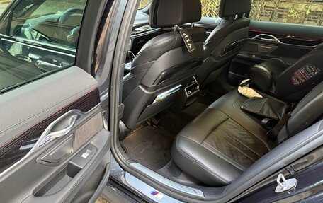 BMW 7 серия, 2018 год, 3 450 000 рублей, 15 фотография