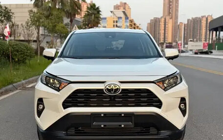 Toyota RAV4, 2025 год, 3 326 000 рублей, 2 фотография