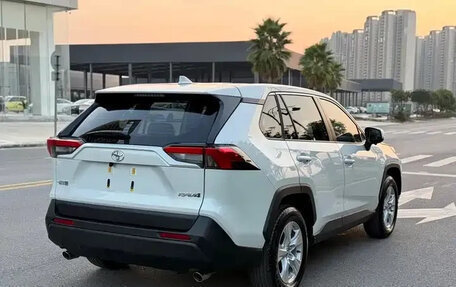 Toyota RAV4, 2025 год, 3 326 000 рублей, 4 фотография