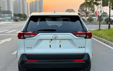 Toyota RAV4, 2025 год, 3 326 000 рублей, 5 фотография