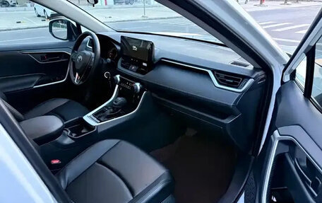 Toyota RAV4, 2025 год, 3 326 000 рублей, 9 фотография