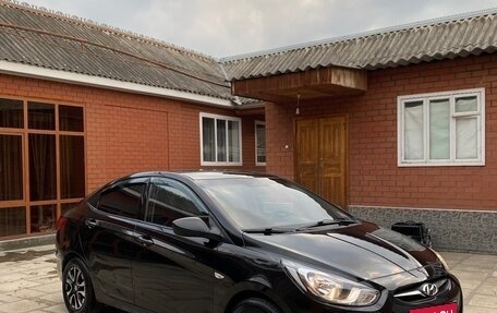 Hyundai Solaris II рестайлинг, 2013 год, 570 000 рублей, 3 фотография