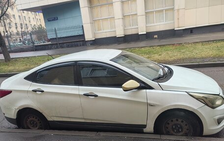 Hyundai Solaris II рестайлинг, 2015 год, 410 000 рублей, 3 фотография