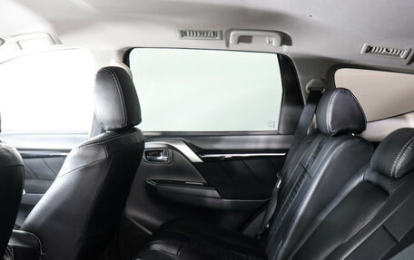 Mitsubishi Pajero Sport III рестайлинг, 2017 год, 2 999 000 рублей, 10 фотография