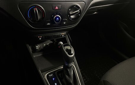 Hyundai Solaris II рестайлинг, 2018 год, 1 290 000 рублей, 12 фотография