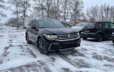 Volkswagen Tiguan II, 2021 год, 4 500 000 рублей, 2 фотография