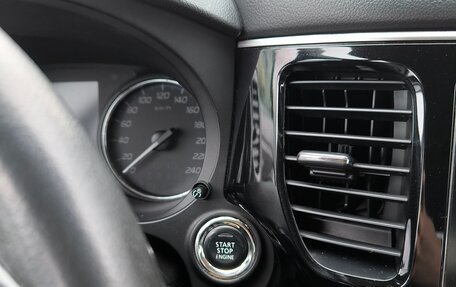 Mitsubishi Outlander III рестайлинг 3, 2019 год, 1 950 000 рублей, 7 фотография