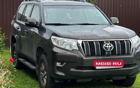 Toyota Land Cruiser Prado 150 рестайлинг 2, 2021 год, 5 185 000 рублей, 7 фотография