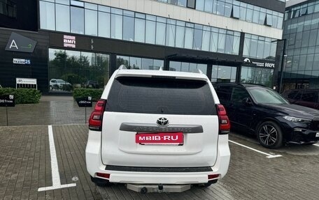 Toyota Land Cruiser Prado 150 рестайлинг 2, 2021 год, 4 800 000 рублей, 2 фотография