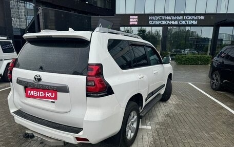 Toyota Land Cruiser Prado 150 рестайлинг 2, 2021 год, 4 800 000 рублей, 5 фотография