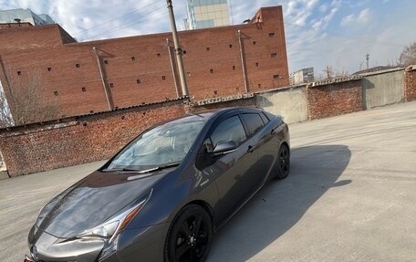 Toyota Prius IV XW50, 2017 год, 1 950 000 рублей, 6 фотография