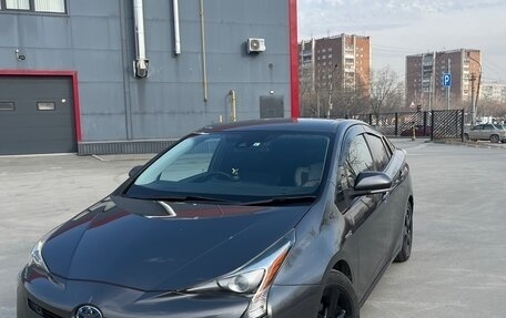 Toyota Prius IV XW50, 2017 год, 1 950 000 рублей, 9 фотография