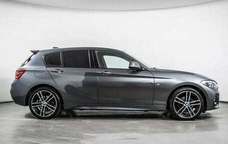 BMW 1 серия, 2019 год, 2 570 000 рублей, 3 фотография