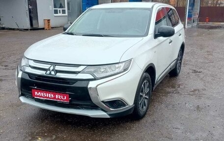 Mitsubishi Outlander III рестайлинг 3, 2018 год, 1 700 000 рублей, 1 фотография