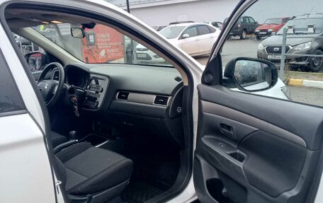 Mitsubishi Outlander III рестайлинг 3, 2018 год, 1 700 000 рублей, 7 фотография