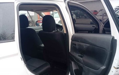 Mitsubishi Outlander III рестайлинг 3, 2018 год, 1 700 000 рублей, 8 фотография