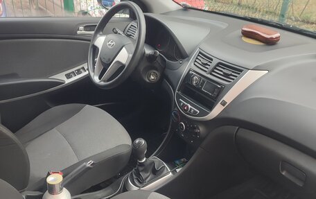 Hyundai Solaris II рестайлинг, 2011 год, 700 000 рублей, 8 фотография