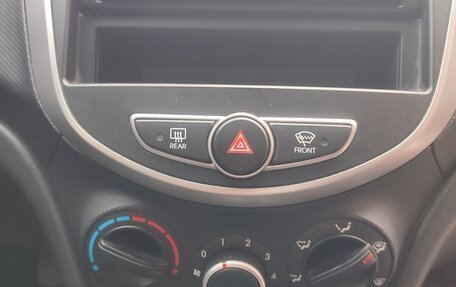 Hyundai Solaris II рестайлинг, 2011 год, 700 000 рублей, 9 фотография