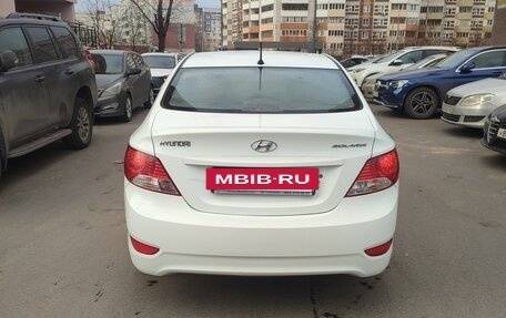 Hyundai Solaris II рестайлинг, 2011 год, 700 000 рублей, 3 фотография