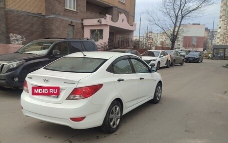 Hyundai Solaris II рестайлинг, 2011 год, 700 000 рублей, 2 фотография