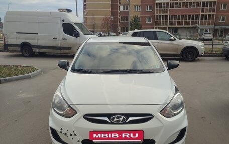Hyundai Solaris II рестайлинг, 2011 год, 700 000 рублей, 5 фотография