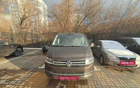 Volkswagen Caravelle T6 рестайлинг, 2017 год, 3 600 000 рублей, 2 фотография