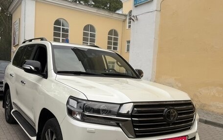 Toyota Land Cruiser 200, 2017 год, 8 300 000 рублей, 4 фотография