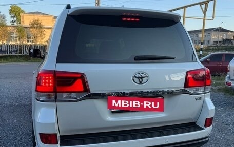 Toyota Land Cruiser 200, 2017 год, 8 300 000 рублей, 2 фотография