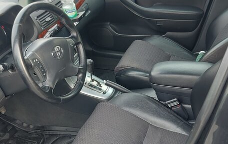 Toyota Avensis III рестайлинг, 2004 год, 550 000 рублей, 10 фотография