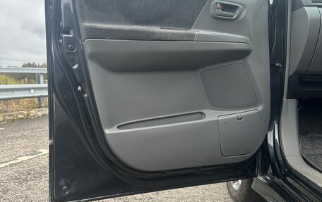 Toyota Voxy II, 2005 год, 950 000 рублей, 5 фотография