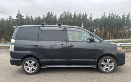 Toyota Voxy II, 2005 год, 950 000 рублей, 4 фотография