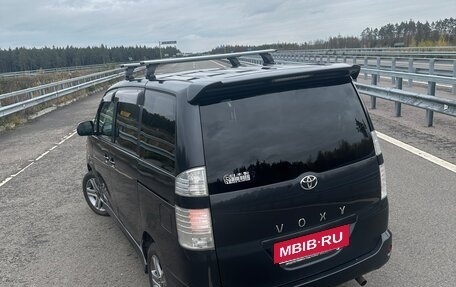 Toyota Voxy II, 2005 год, 950 000 рублей, 2 фотография