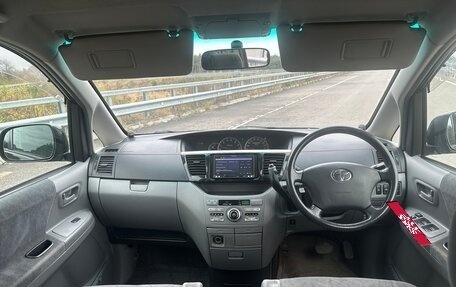 Toyota Voxy II, 2005 год, 950 000 рублей, 11 фотография