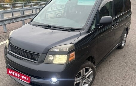 Toyota Voxy II, 2005 год, 950 000 рублей, 10 фотография