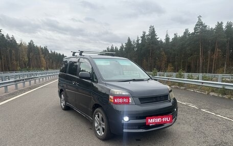 Toyota Voxy II, 2005 год, 950 000 рублей, 17 фотография