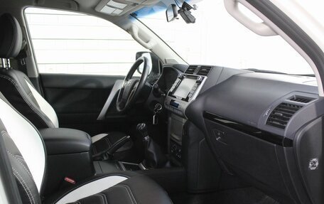 Toyota Land Cruiser Prado 150 рестайлинг 2, 2018 год, 5 999 000 рублей, 29 фотография