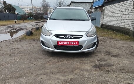 Hyundai Solaris II рестайлинг, 2013 год, 590 000 рублей, 1 фотография