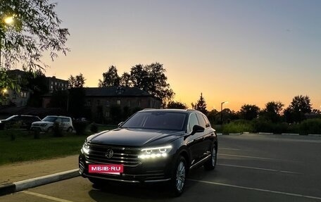 Volkswagen Touareg III, 2019 год, 5 490 000 рублей, 2 фотография