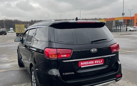 KIA Carnival III, 2019 год, 2 900 000 рублей, 3 фотография