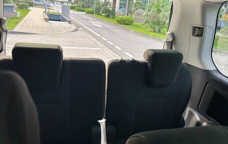 Toyota Noah III, 2013 год, 1 750 000 рублей, 7 фотография