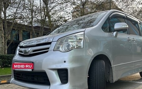 Toyota Noah III, 2013 год, 1 750 000 рублей, 2 фотография