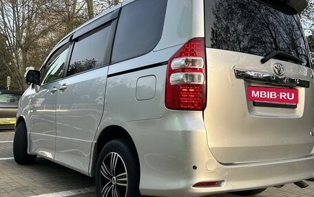 Toyota Noah III, 2013 год, 1 750 000 рублей, 5 фотография