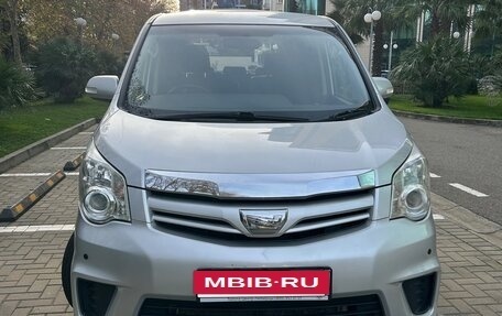 Toyota Noah III, 2013 год, 1 750 000 рублей, 9 фотография
