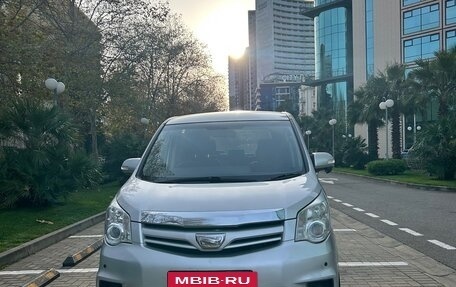 Toyota Noah III, 2013 год, 1 750 000 рублей, 11 фотография