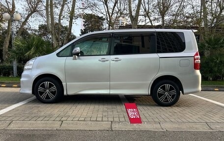 Toyota Noah III, 2013 год, 1 750 000 рублей, 12 фотография